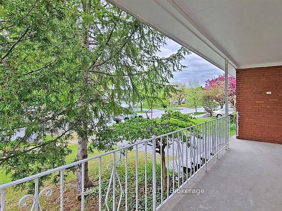 3rd image of 23 Chalet Rd