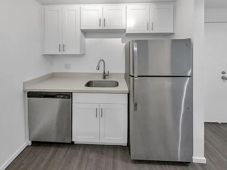 Hillcourt Apartments — Photo 15