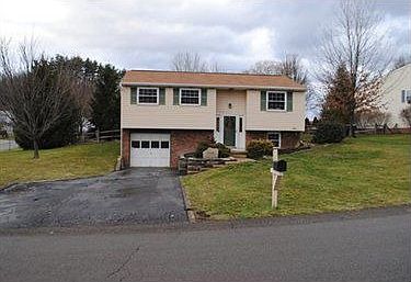 1st image of 401 Woodcock Dr