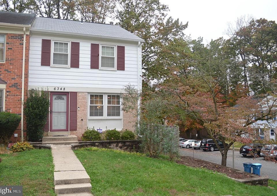 Beautiful end unit with large front and rear yards