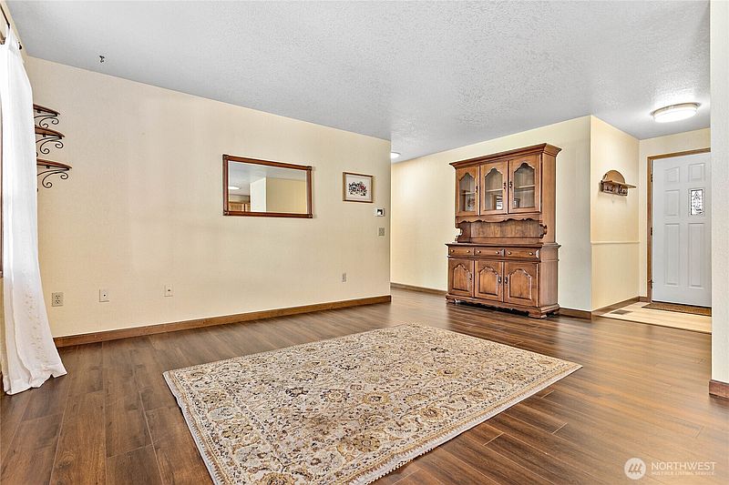 3rd image of 5870 Shannon Avenue