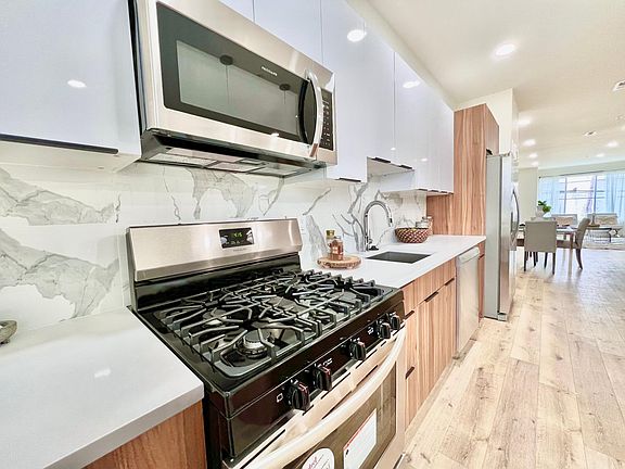 4th image of 2502 E Tioga St #32C