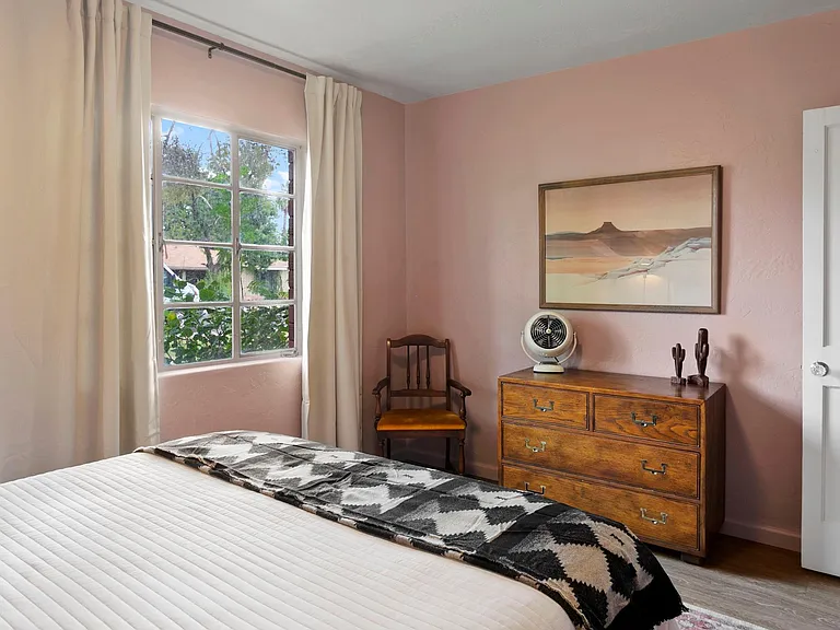 1110 S Una Ave — Photo 10