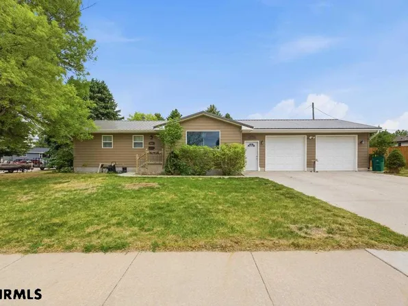 1805 Bluff View Dr, Gering, NE 69341