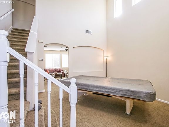 3rd image of 1824 Farnham Ave