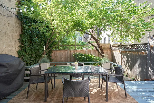 Sold by Compass | media 17