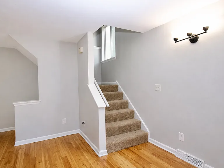 Staircase To Upper Floor 2/3BR