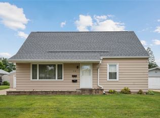 218 Wesley Dr NW, Cedar Rapids, IA 52405