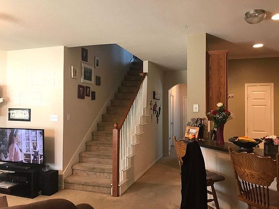 5th image of 945 Wenk Ct