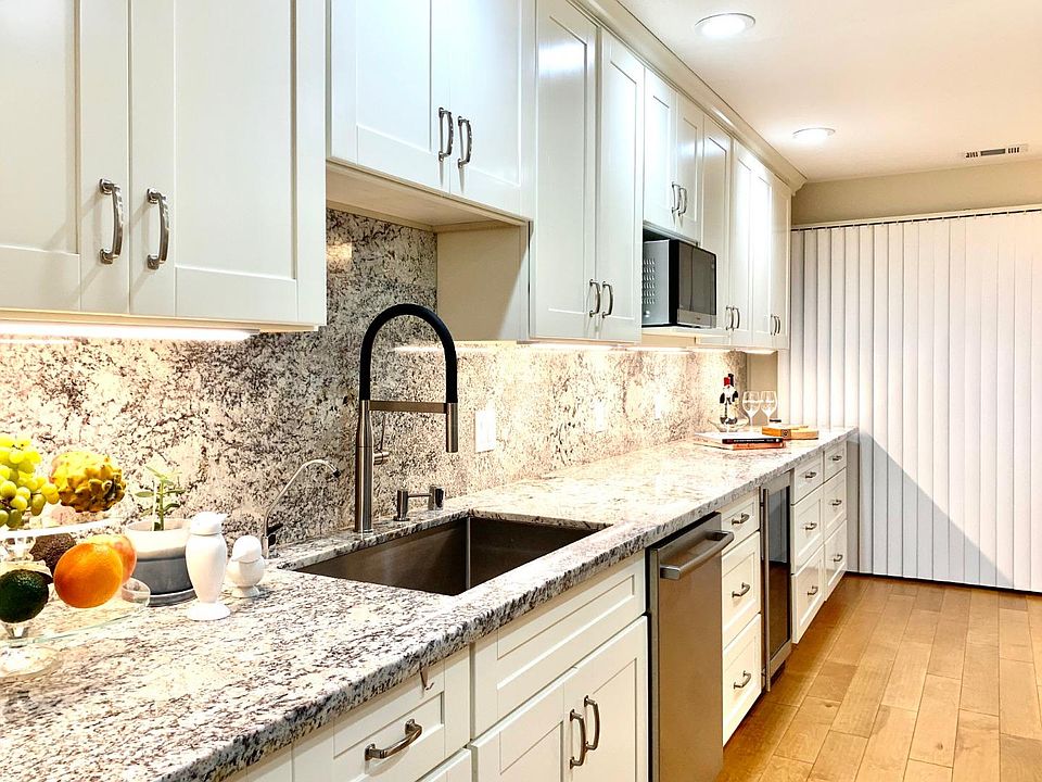 2nd image of 255 S Rengstorff Ave APT 1