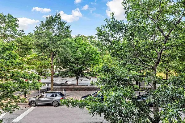 Sold by R New York | media 5