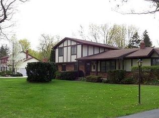 6665 Hemlock Ct, Brighton, MI 48116