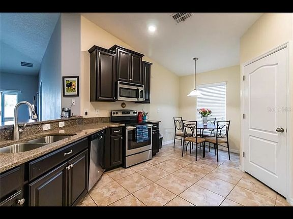 3rd image of 14204 Stockwell Ln