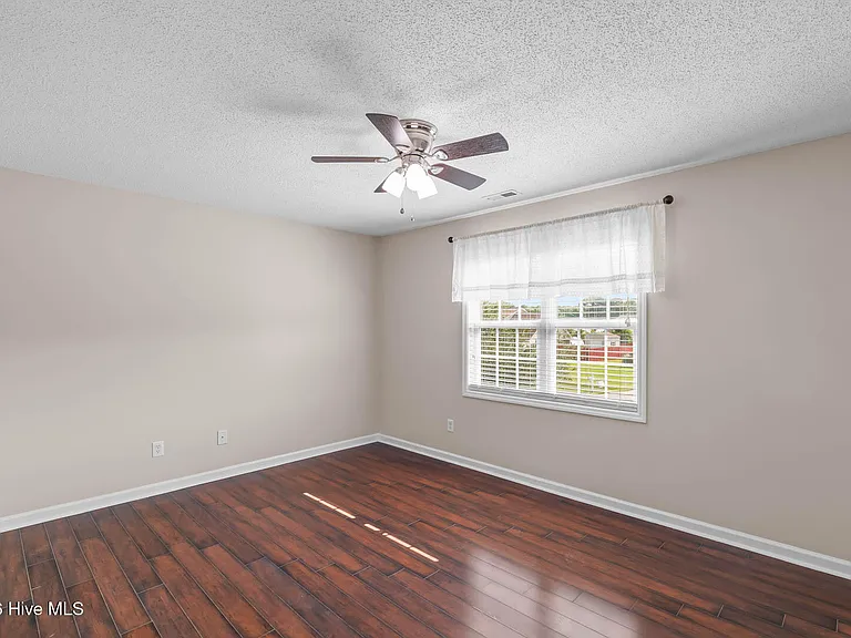 303 Mann St — Photo 30