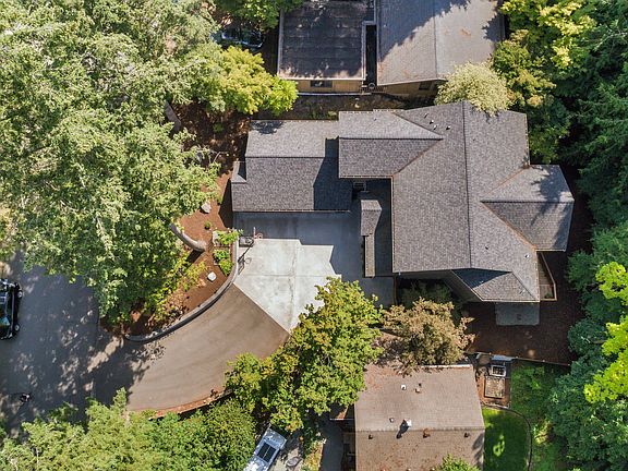 5th image of 4115 NE 186th St