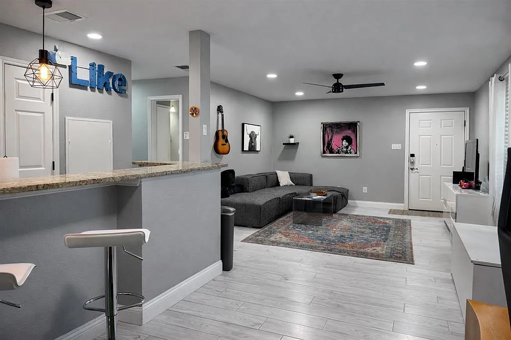 2 bed, 1.0 bath, 840 sqft, $1,750 — Photo 3