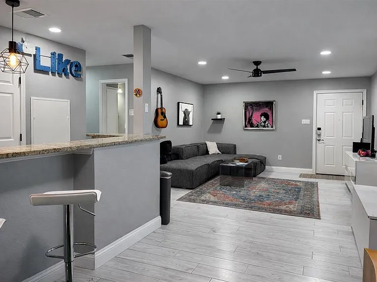 2450 Ashdale Dr #210 — Photo 3