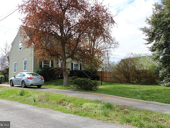 3rd image of 21 Manor Ave