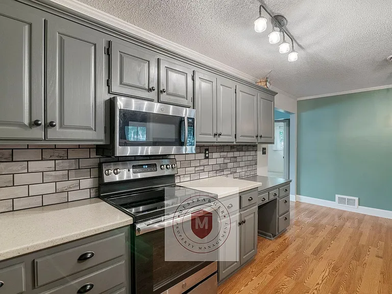 10824 W 64th Ter — Photo 12