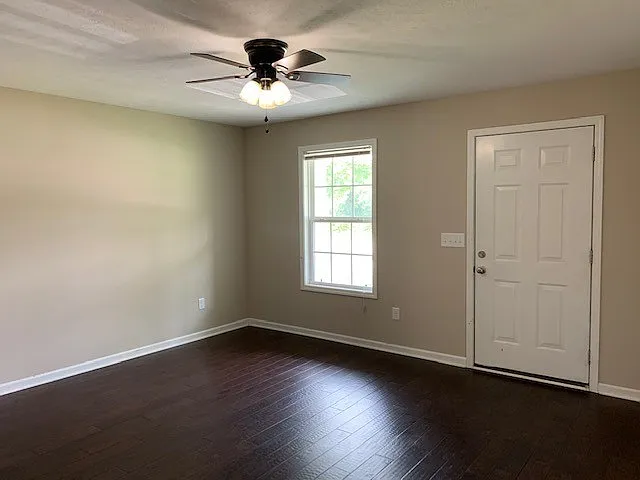 3 bed, 1.0 bath, 950 sqft, $1,395 — Photo 2