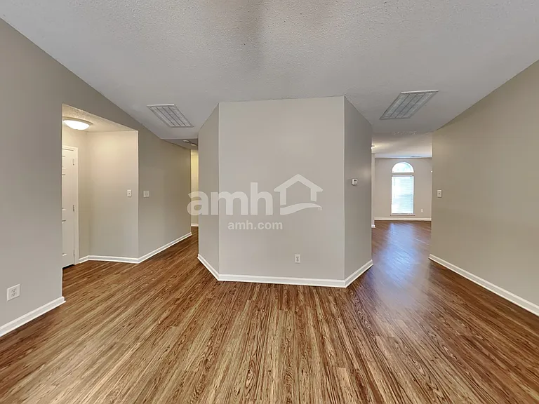1720 Silverberry Ct — Photo 8