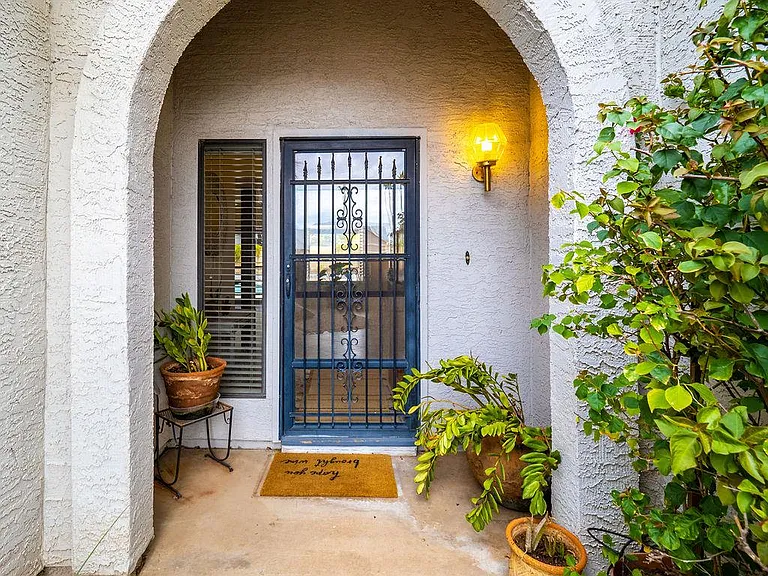 6308 W Port Royale Ln — Photo 20