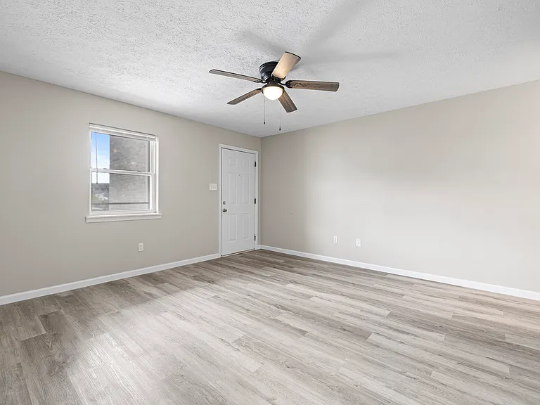 1064 Willowdale Rd #H — Photo 5