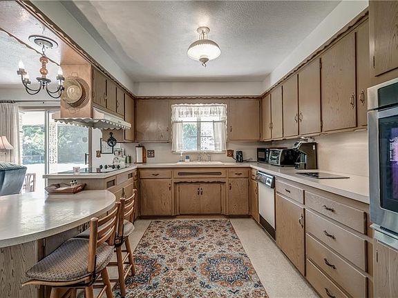 3rd image of 1124 SW 64th St