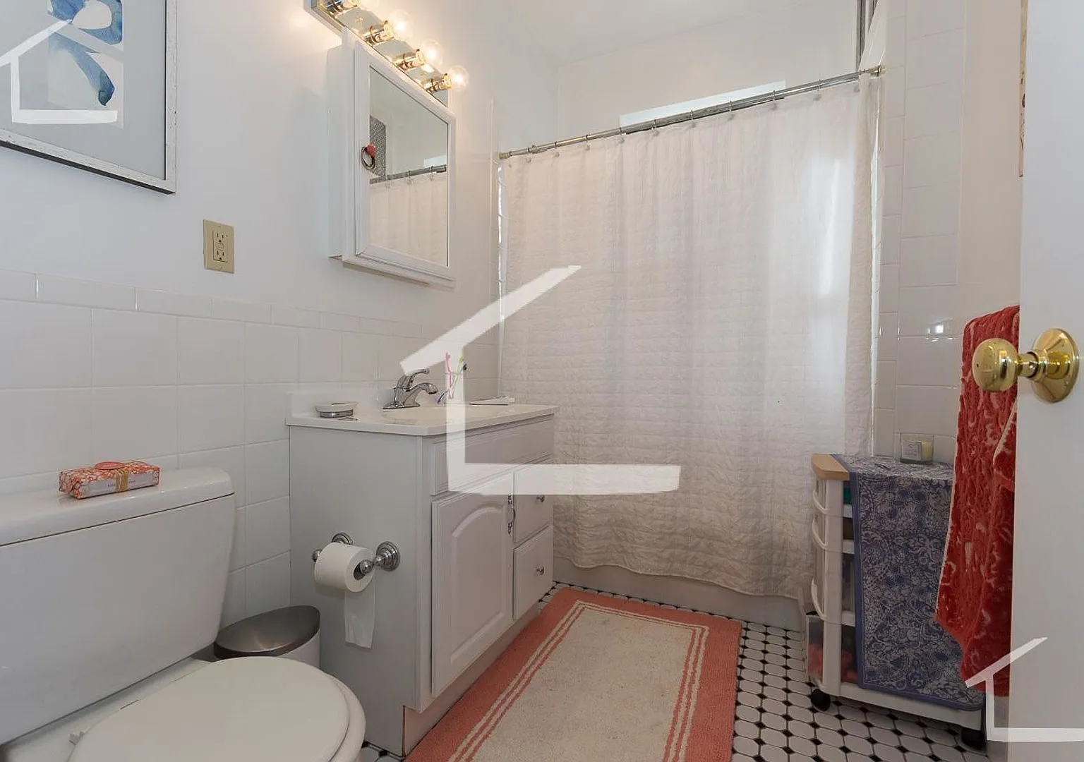 Charming 1 Bedroom-No Broker Fee — Photo 4