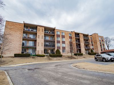 502 W Huntington Commons Rd APT 235, Mount Prospect, IL, 60056
