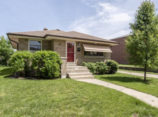 2208 S 110th St, West Allis, WI 53227