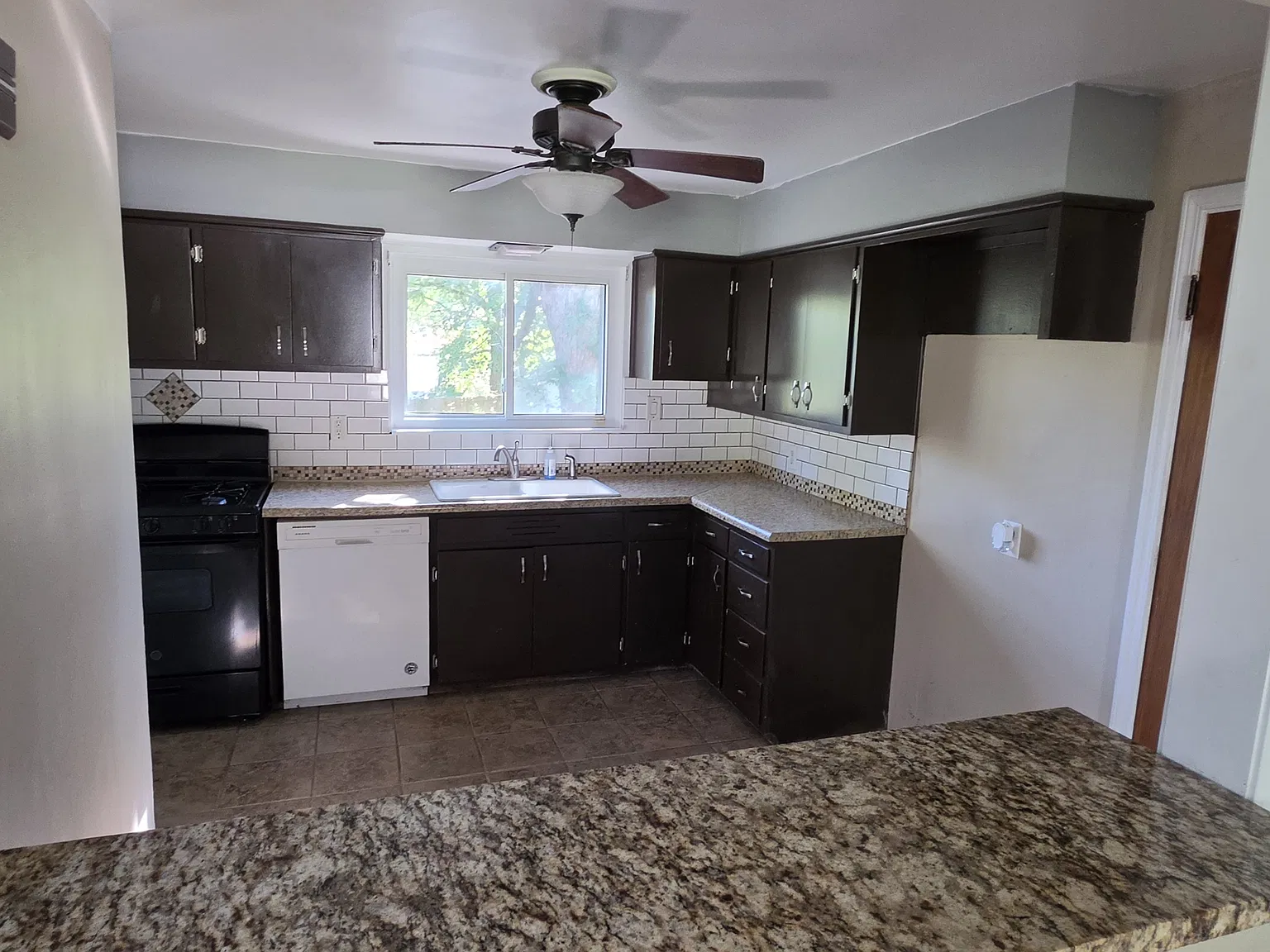 3 bed, 1200 sqft, $1,475 — Photo 1