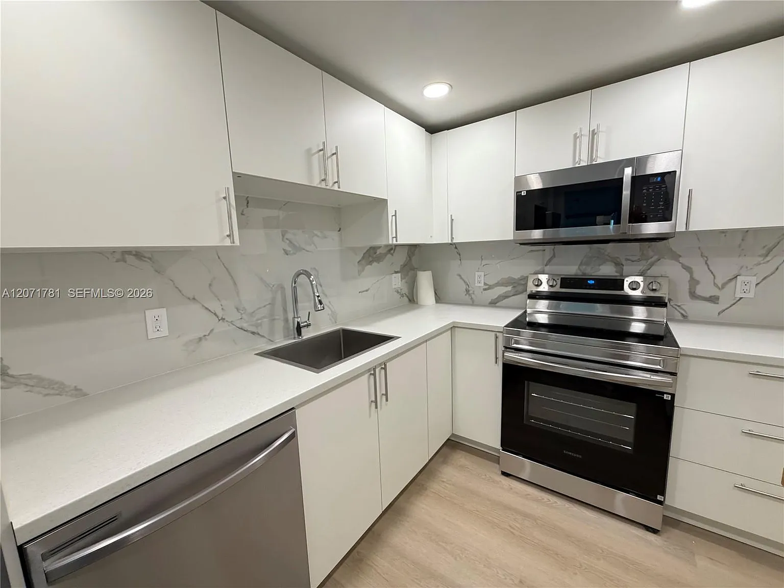 Coastal Towers Condo — Photo 1