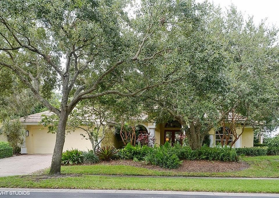 1st image of 834 SW Lighthouse Dr
