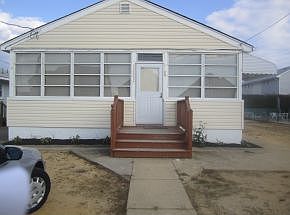 3rd image of 1826 Bay Blvd