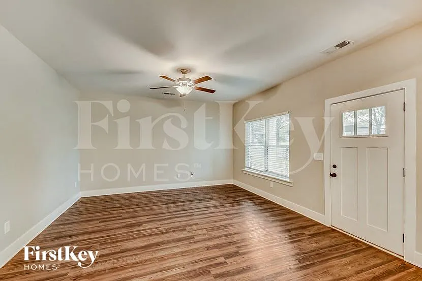 3 bed, 2.0 bath, 1489 sqft, $2,180 — Photo 2