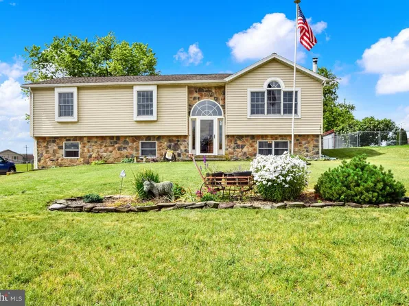1228 Candice Ln, Chambersburg, PA 17201