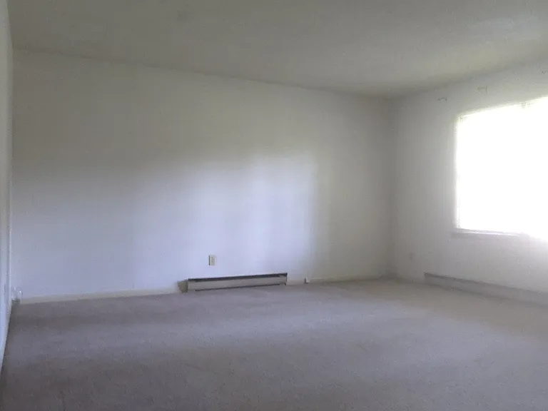 1540 Willoughby Dr — Photo 3