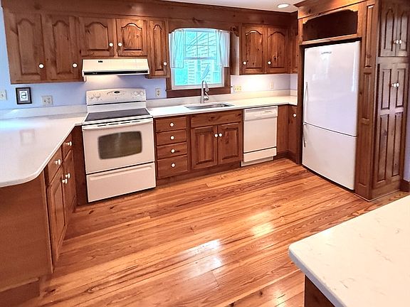 5th image of 45 Curtis Dr