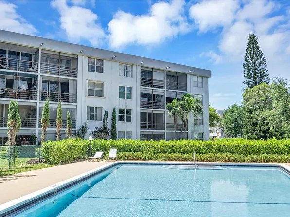 104 Royal Park Drive #2B, Oakland Park, FL 33309