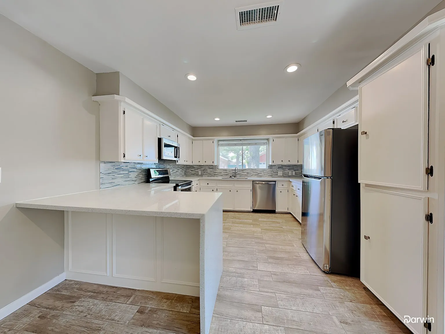3 bed, 2.5 bath, 2182 sqft, $2,065 — Photo 4