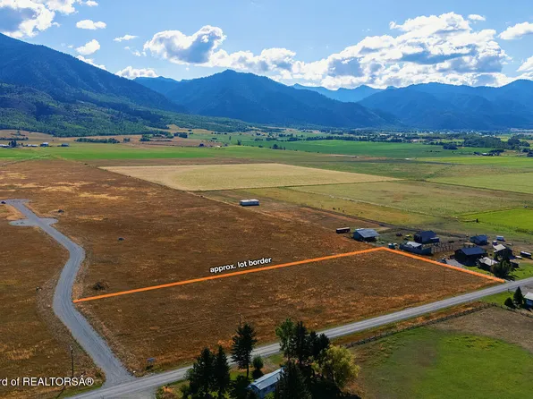 8 Moonlight Ln, Bedford, WY 83112