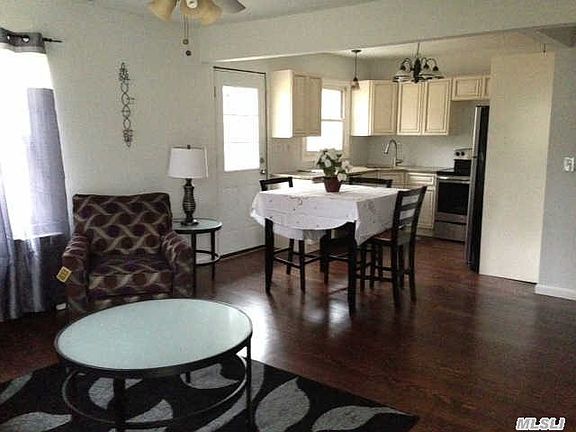 5th image of 15 Linden Ln