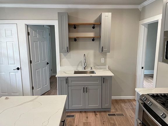 4th image of 111 Grant St #2
