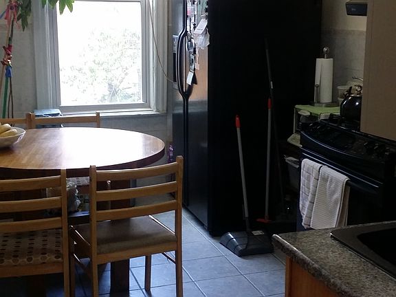 1st Fl. Eat in Kitchen