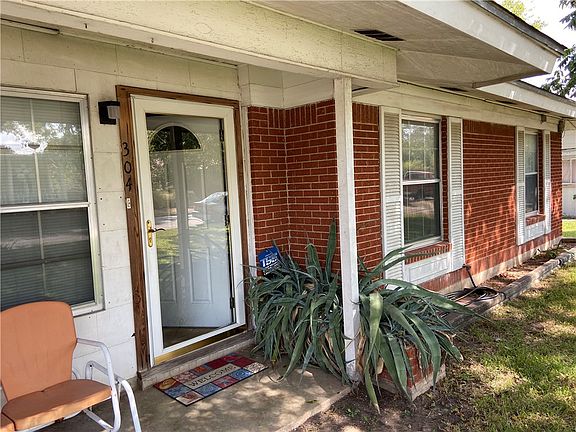 2nd image of 304 E Lola Dr
