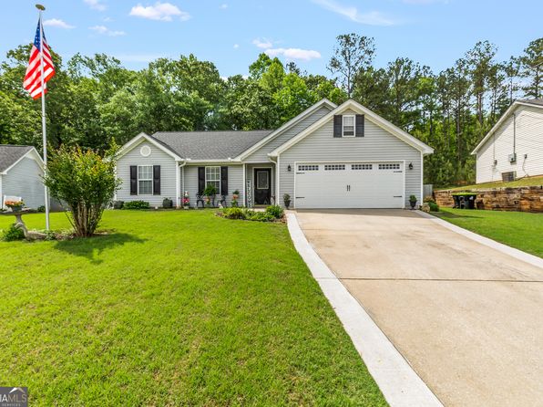 12 Connie Trl, Grantville, GA 30220