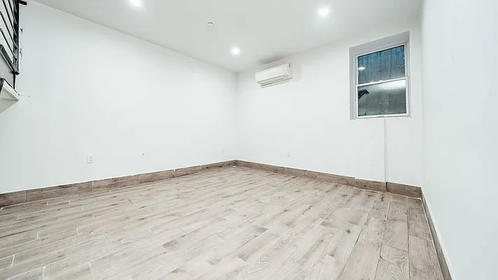 Rented by Nooklyn NYC LLC | media 25