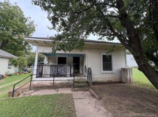 360 N B St, Yale, OK 74085