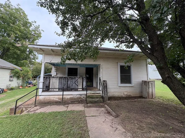 360 N B St, Yale, OK 74085